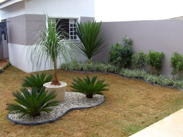 Casas Simples com Jardins