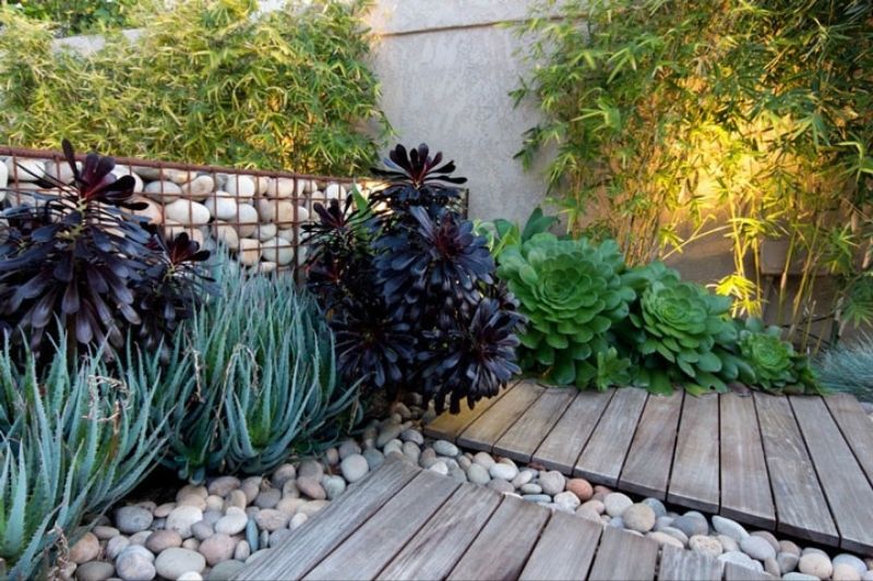 Jardim Com Pedras Esculturas Zen Cascalhos E Outros Casa E