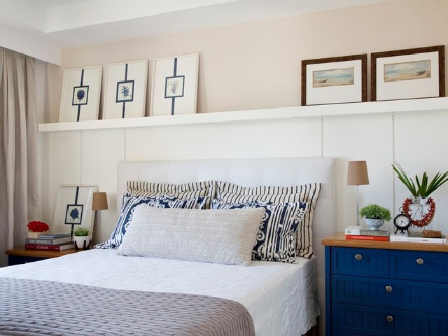 Prateleiras Sobre A Cama