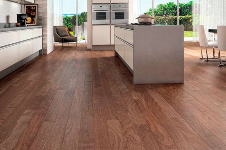 Como Limpar Chão de Madeira Encardido? Dicas essenciais! Casa e