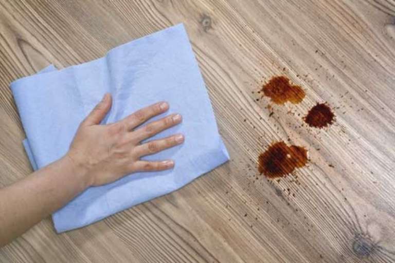 Como Limpar Chão de Madeira Encardido? Dicas essenciais! Casa e