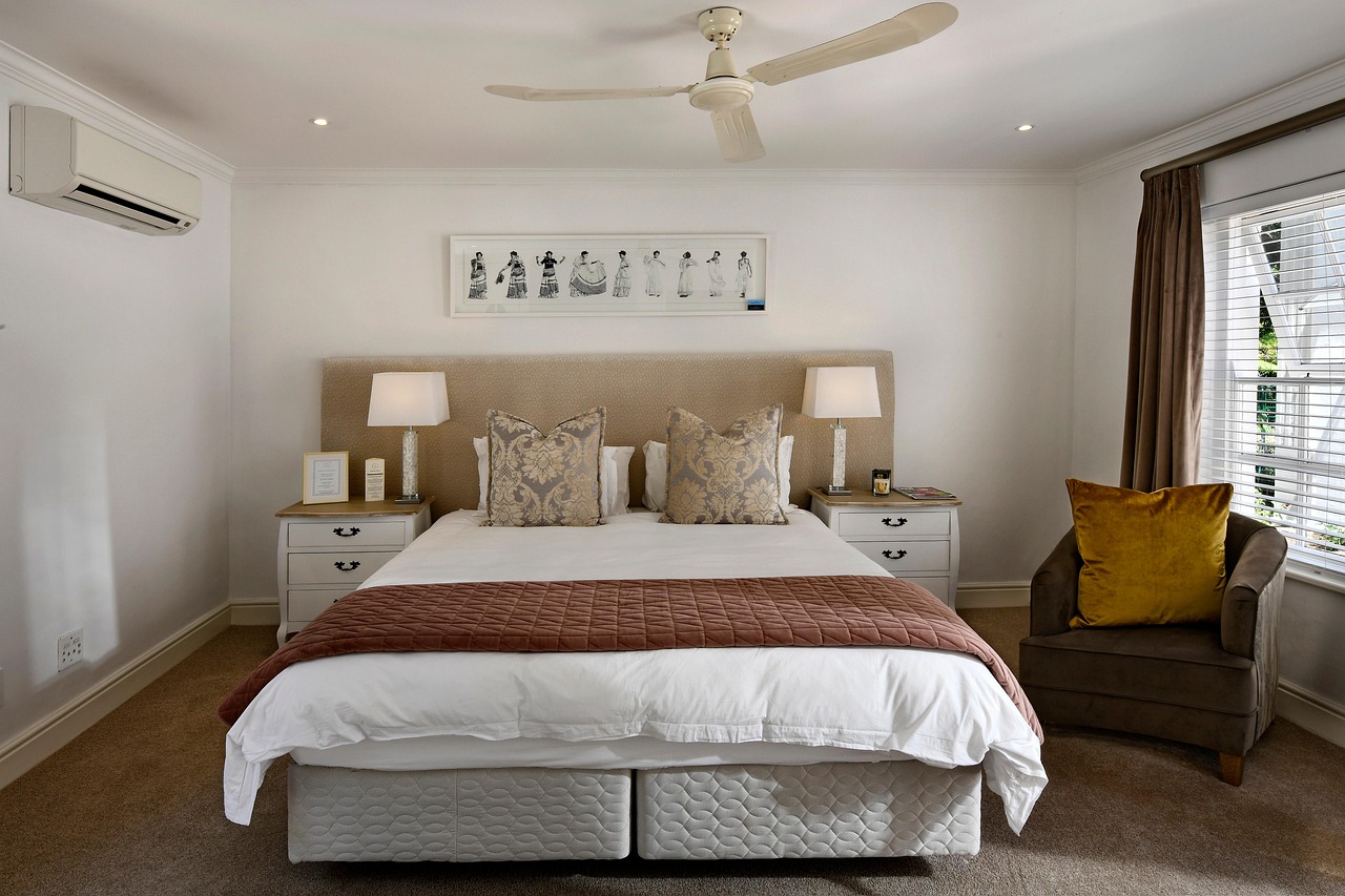 Como decorar quarto de casal pequeno