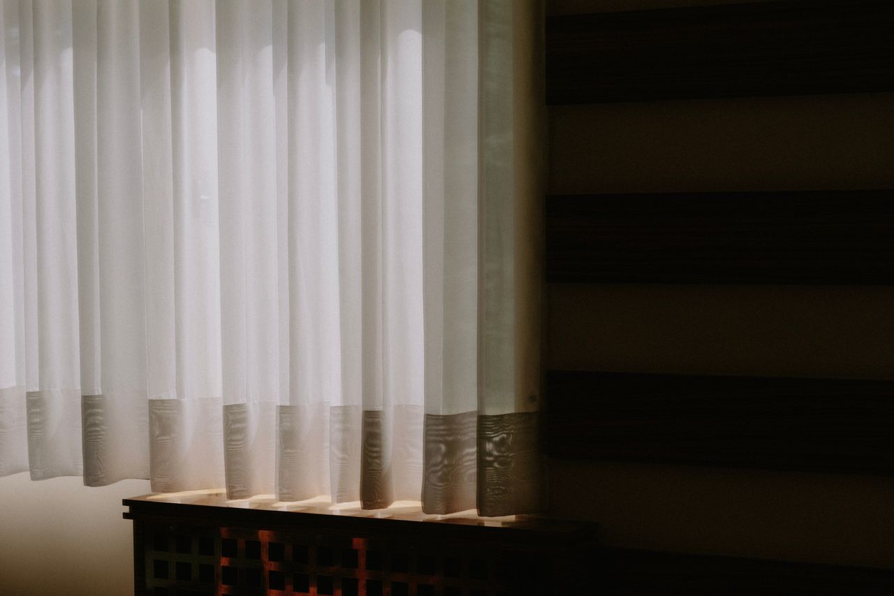 Lavagem de cortinas: como contratar o serviço e preservar o caimento?